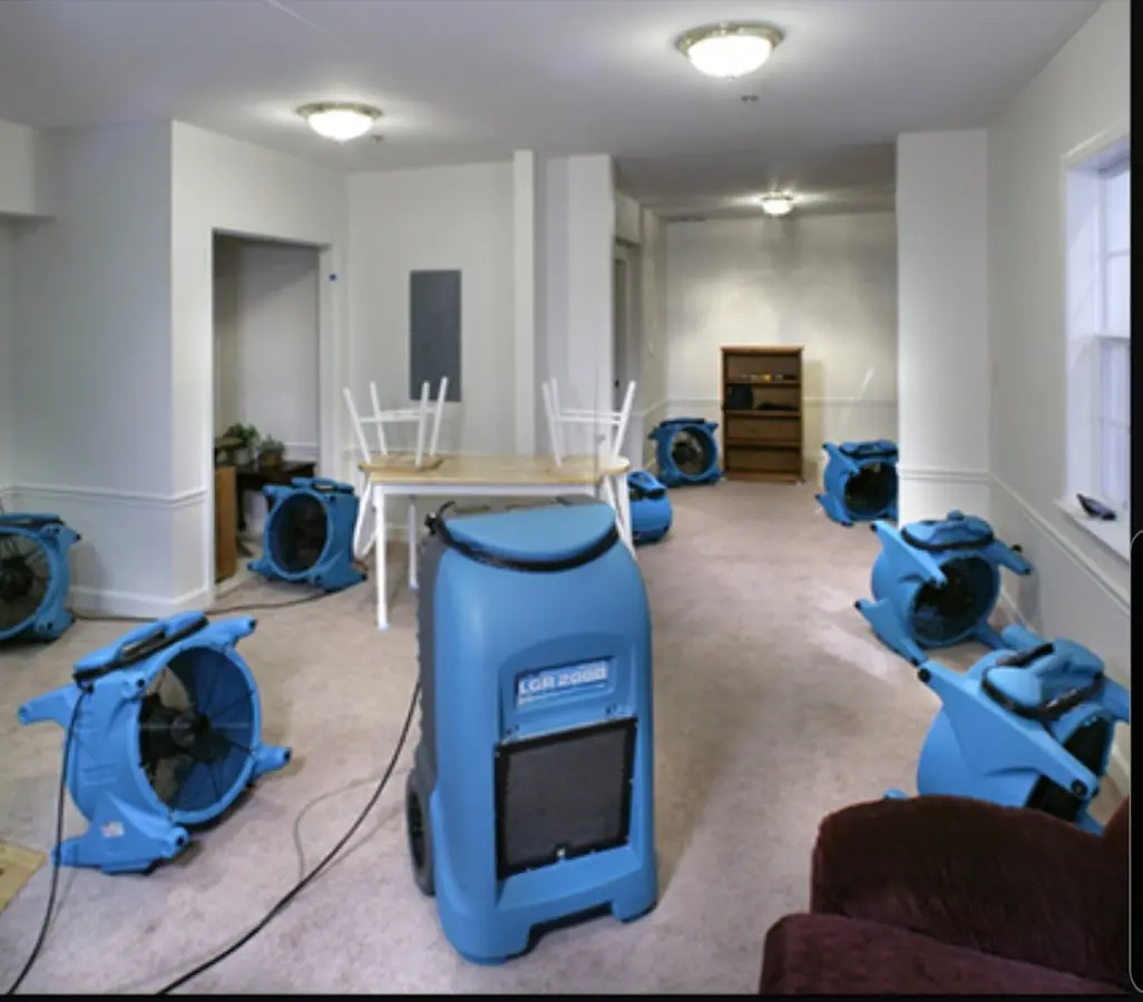 Air movers and dehumidifier setup for Water Extraction & Removal in Oak Ridge